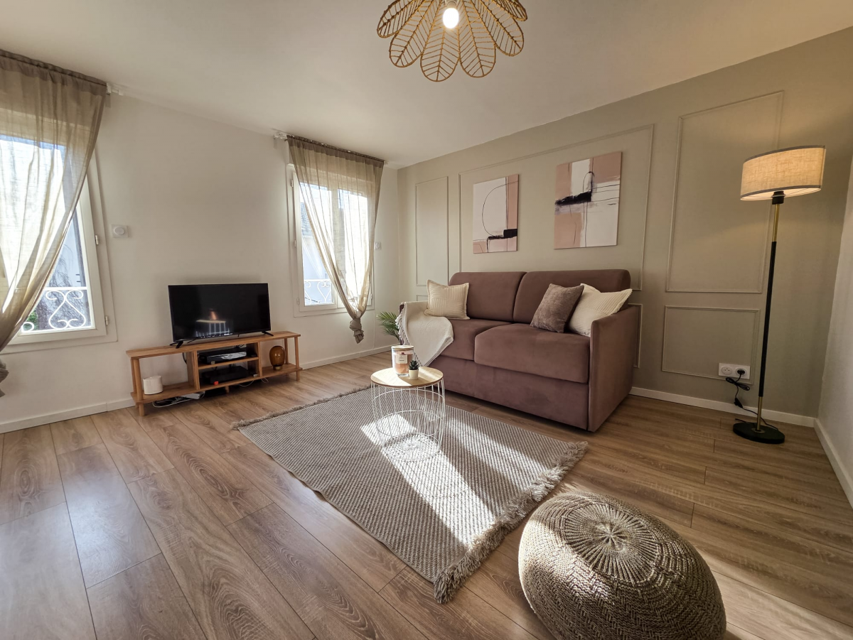 Le Cachemire — salon cosy aux tons naturels, Bergerac